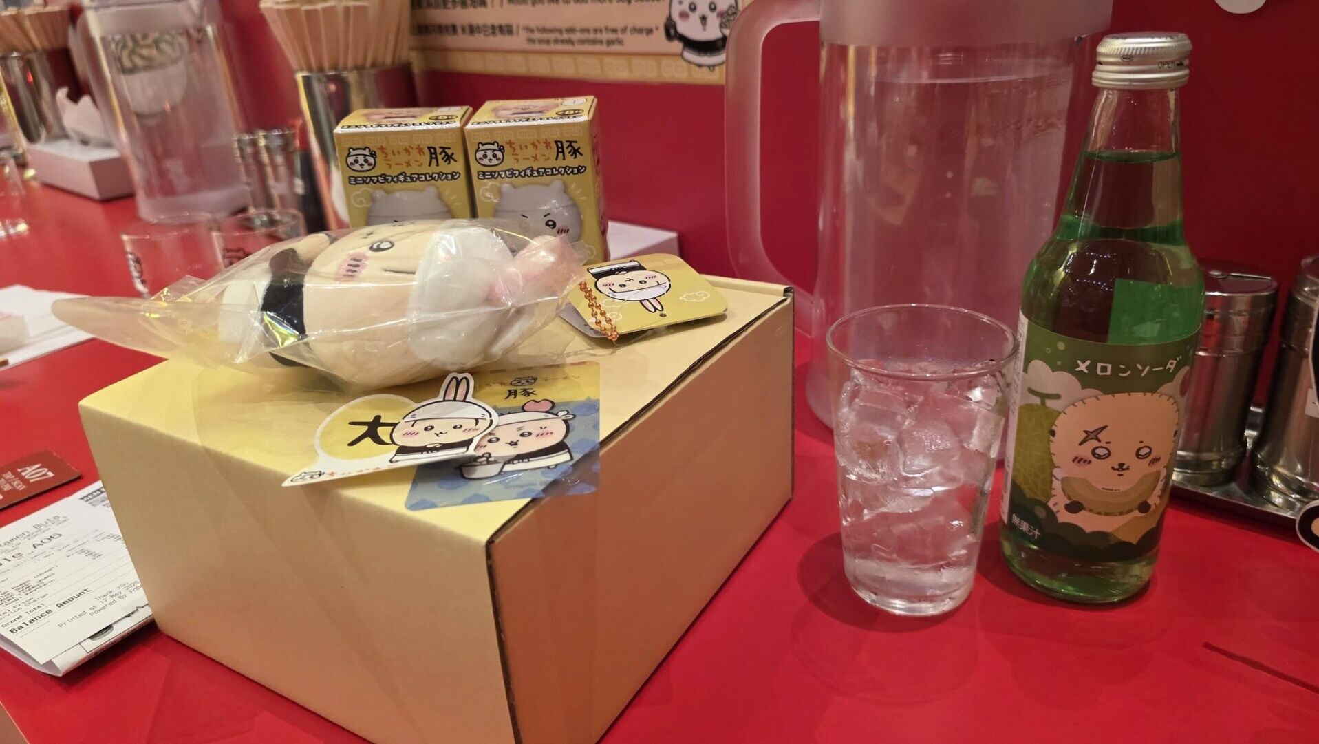 有Chiikawa粉絲表示周日晚市時段往旺角朗豪坊的「吉伊卡哇拉麵」,觀察到餐廳近半出現「吉位」。事主對此冷清情景「唔忍心」,決定再入去幫襯及買周邊產品。(Chiikawa HK Fans Club FB)