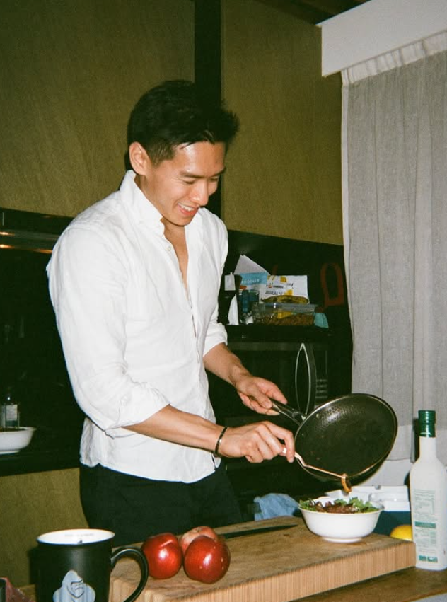 有人對「型男醫生」進行起底,發現他名叫張海傑(Ryan),為一名本港醫生,亦是健身運動員及唱作歌手。(ryanhkcheung@IG)