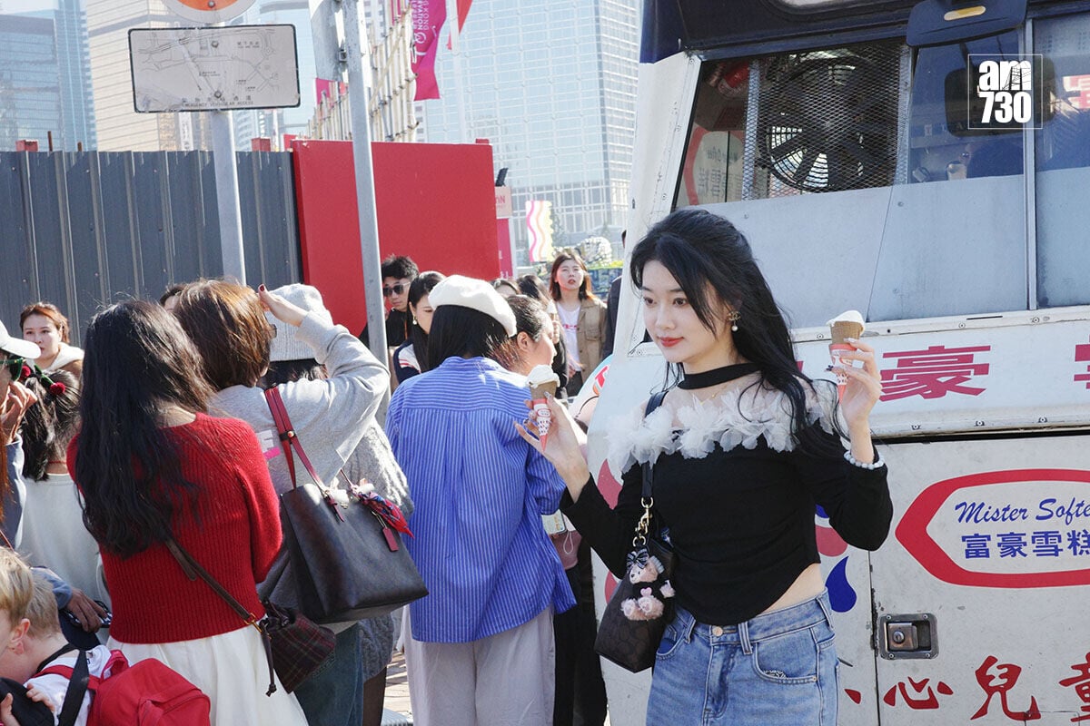 雪糕車的軟雪糕吸引不少旅客光顧。(資料圖片/吳康琦攝)