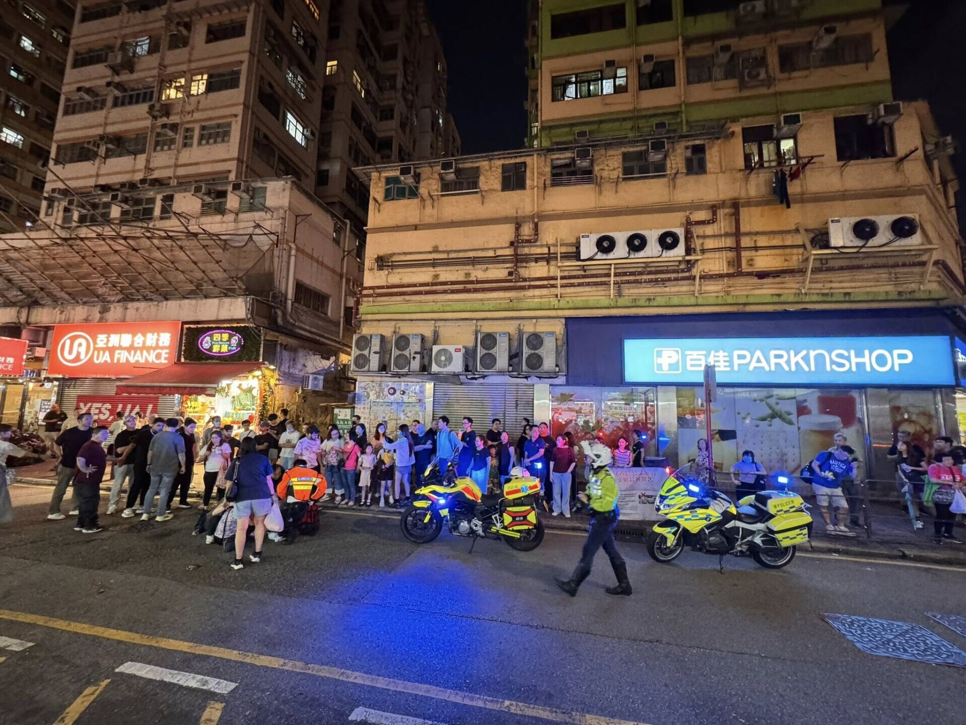 大角咀電動單車撞跌八旬婦,南亞裔騎手逃走被途人制止(大角咀人和事FB)