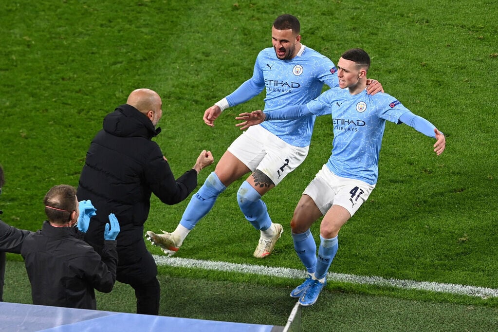哥迪奧拿2021年與曼城球員菲爾科頓(Phil Foden)慶祝對多蒙特取得入球一刻。(美聯社資料圖片)