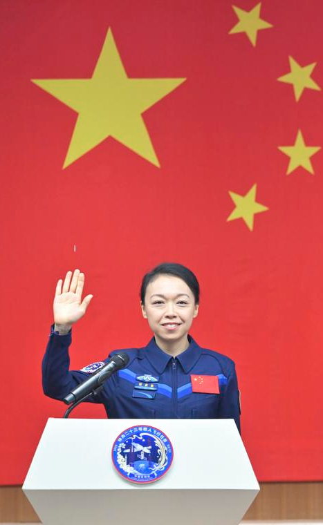 神舟二十三號航天員黎家盈在酒泉衛星發射中心問天閣與媒體記者集體見面。(新華社)