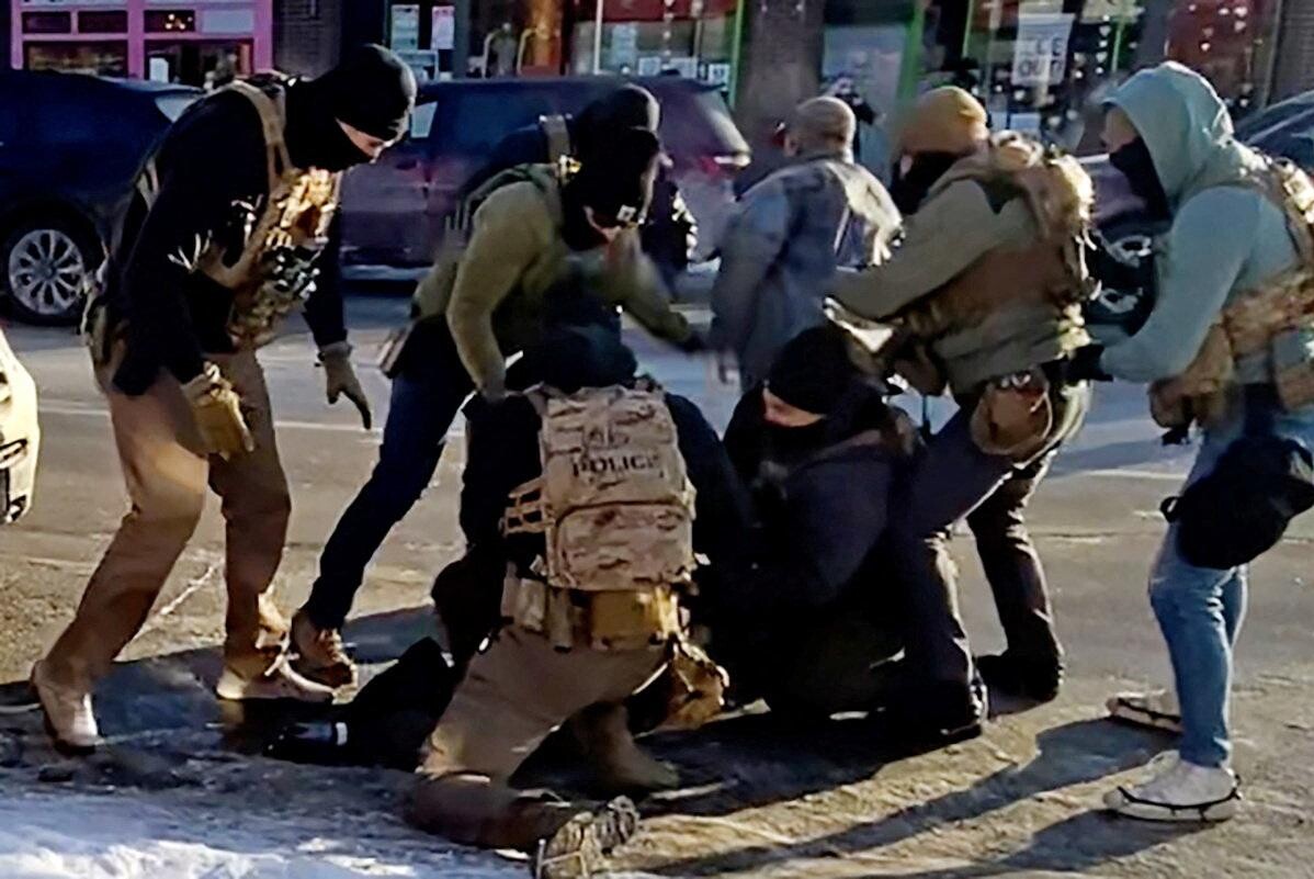 ICE在美國明尼蘇達州執法手段引爆爭議。(圖/路透社)