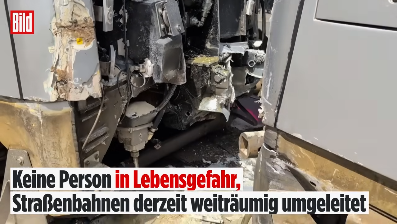 Unfall in Düsseldorf Straßenbahnen krachen frontal zusammen ‒ 27 Verletzte 0 52 screenshot