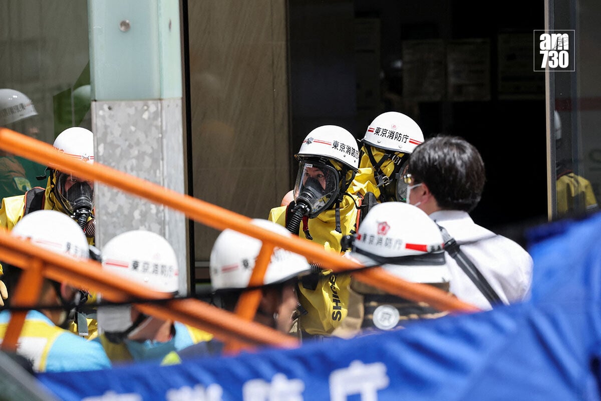 東京銀座商場GINZA SIX出現刺激氣味,大批救援人員趕抵現場處理。(路透社)
