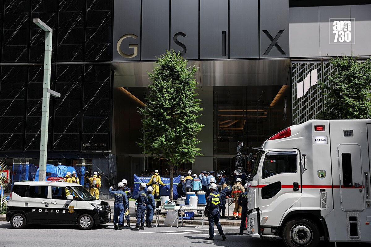 東京銀座商場GINZA SIX出現刺激氣味,大批救援人員趕抵現場處理。(路透社)