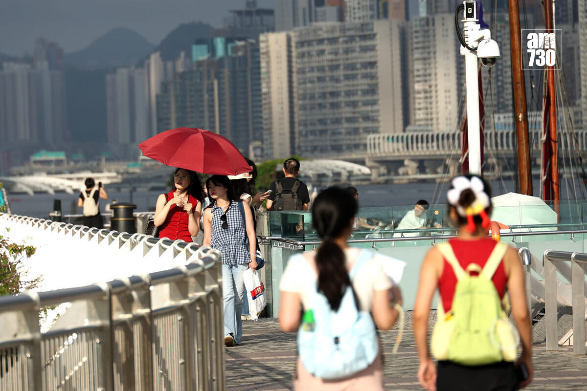 本港天氣炎熱。(林俊源攝)