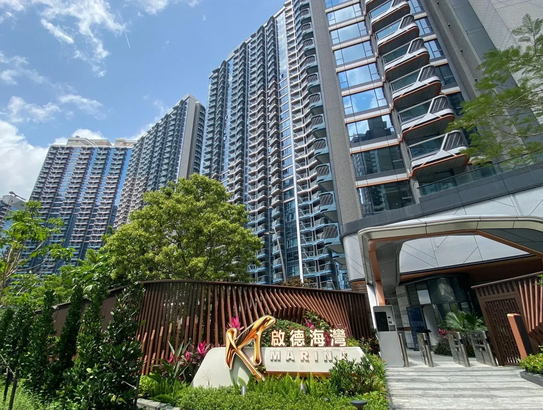 樓宇買賣合約登記量按月回落8% 仍企穩八千宗|樓市數據