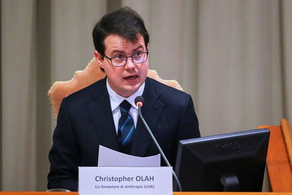 美國人工智能初創公司Anthropic的聯合創辦人Christopher Olah亦在場。(AP)