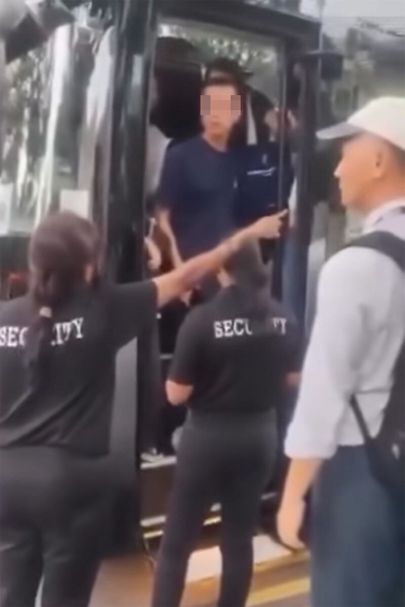 有影片顯示李卓興在新加坡率領交流團期間,與當地保安口角並爆粗指罵。(網上影片截圖)