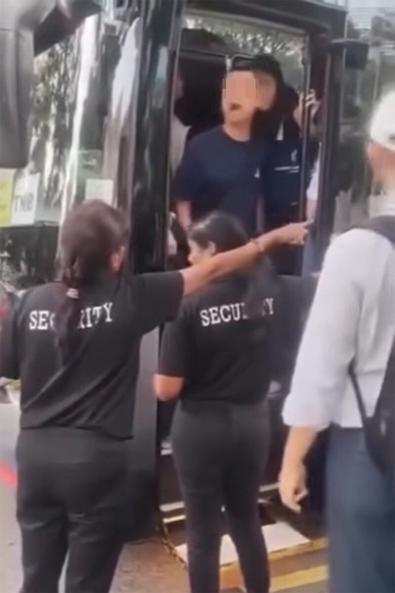 有影片顯示李卓興在新加坡率領交流團期間,與當地保安口角並爆粗指罵。(網上影片截圖)