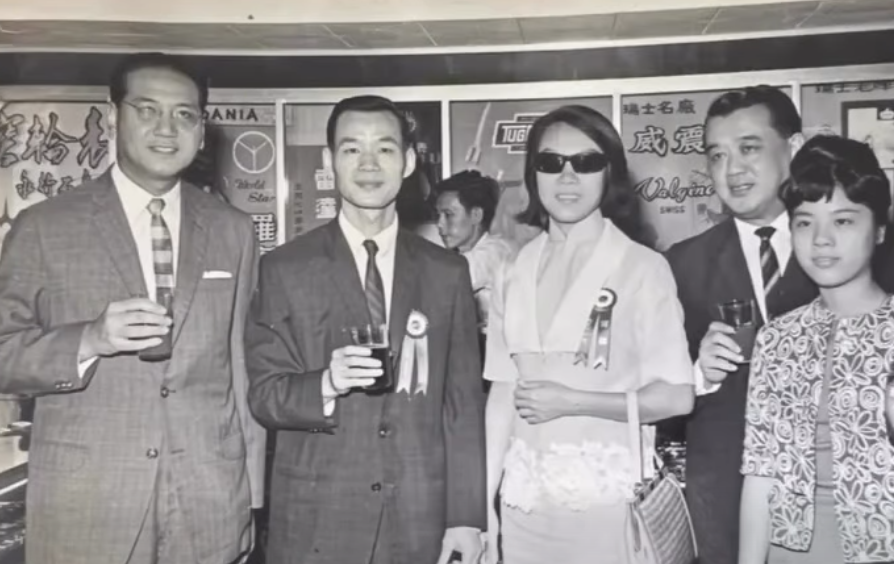 「大中華表行」1959年由應聖瑞創辦。粵劇名伶「鳳凰女」郭瑞貞亦有出席表行於1964年的剪綵典禮(網上圖片)