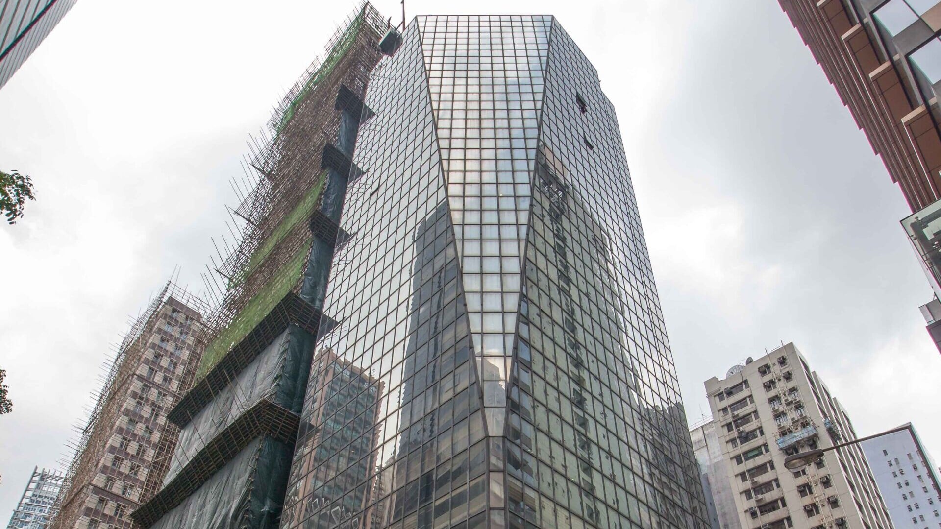 灣仔豫港大廈中層全層租售 意向價割價四成至2850萬｜商廈市況