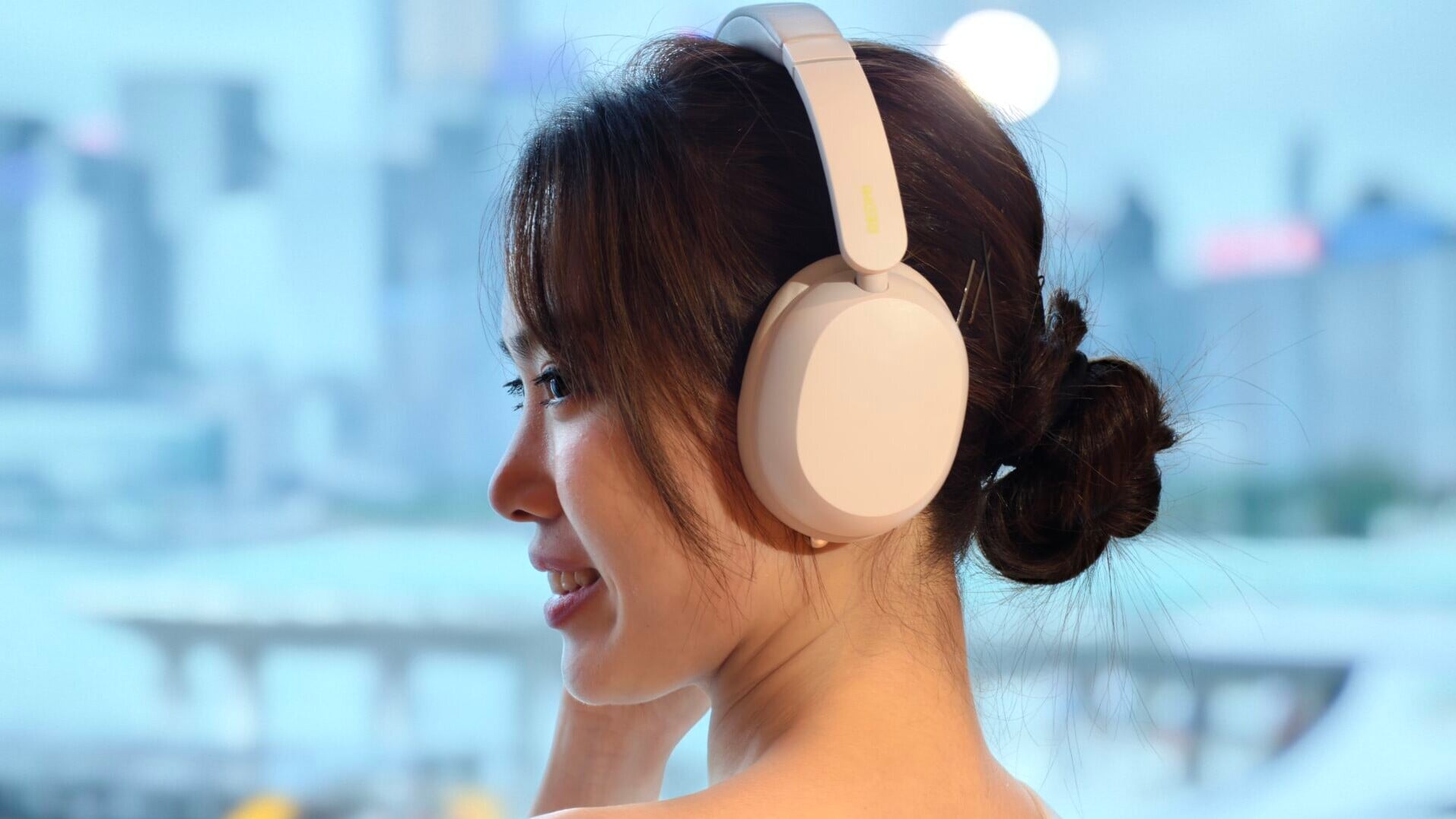 小米REDMI Headphones Neo內建40mm鍍鈦動圈單元。