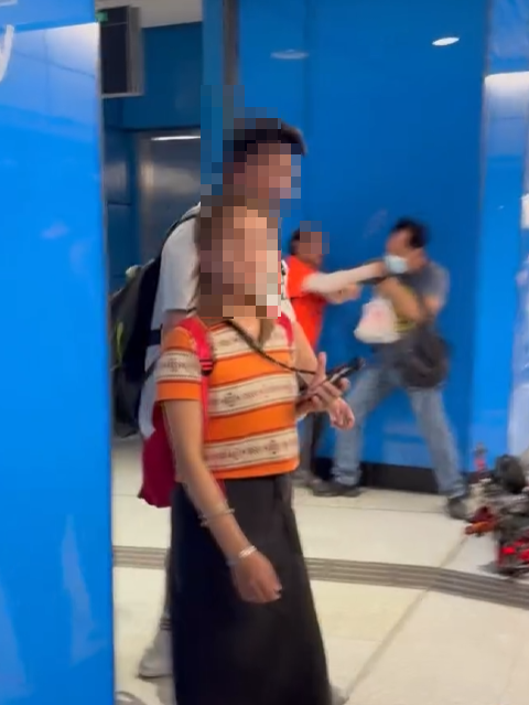 兩名中年男子在港鐵金鐘站打架(Threads影片截圖)