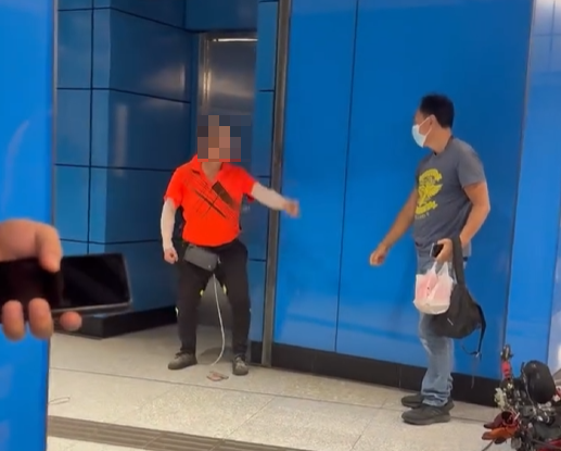 兩名中年男子在港鐵金鐘站打架(Threads影片截圖)