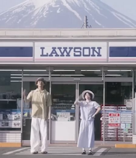 一對中國網紅最近上傳在日本富士山前LAWSON便利店的跳舞片段,被大批日本網民批評阻路