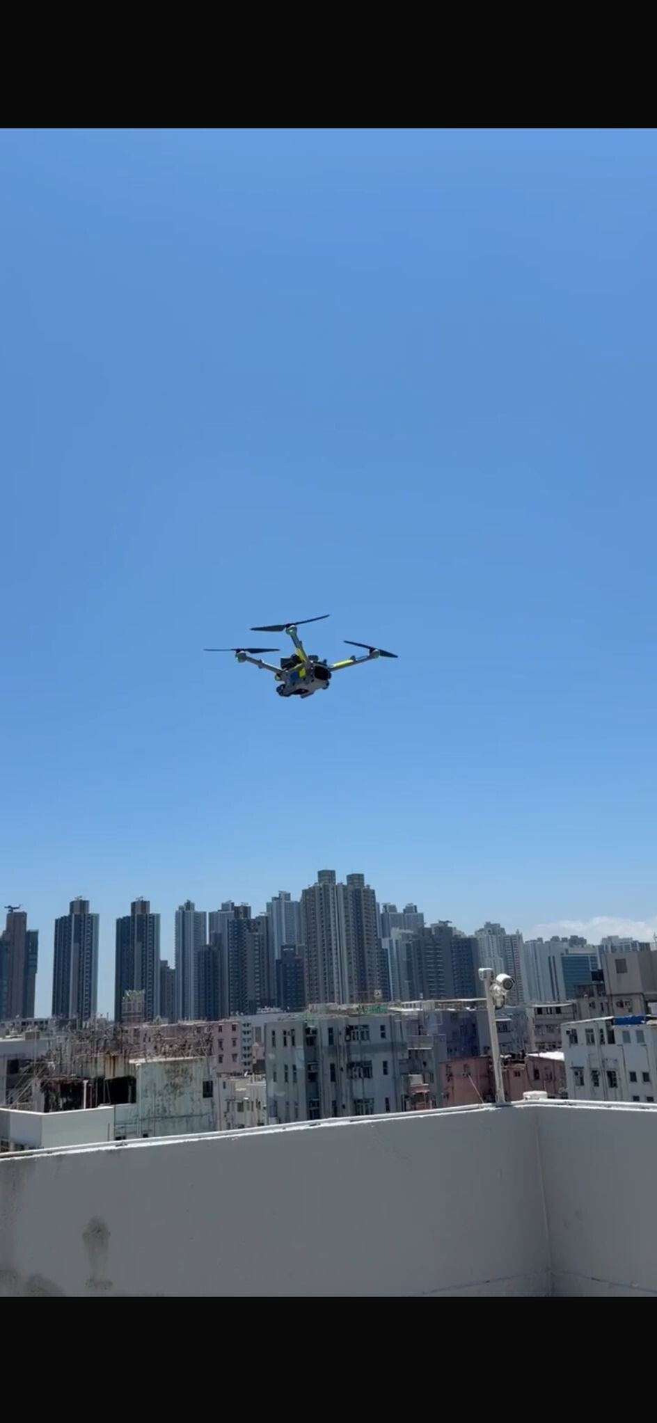 警深水埗掃毒出動無人機,65歲男藏4500元海洛英被捕。(警方圖片)