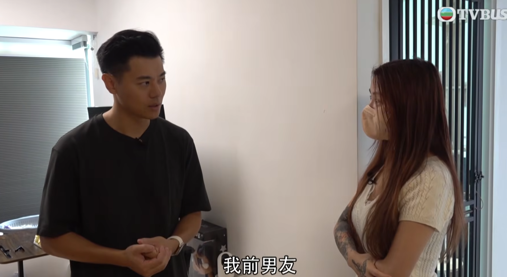 一名經營奢侈品的女事主指位於青衣家中的名牌手袋及名錶被假扮外賣員的南亞裔男子用密碼進入爆竊。(東張西望)