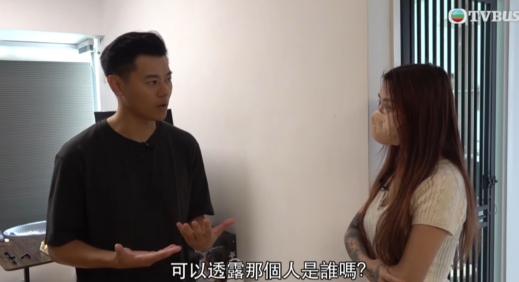 一名經營奢侈品的女事主指位於青衣家中的名牌手袋及名錶被假扮外賣員的南亞裔男子用密碼進入爆竊。(東張西望)