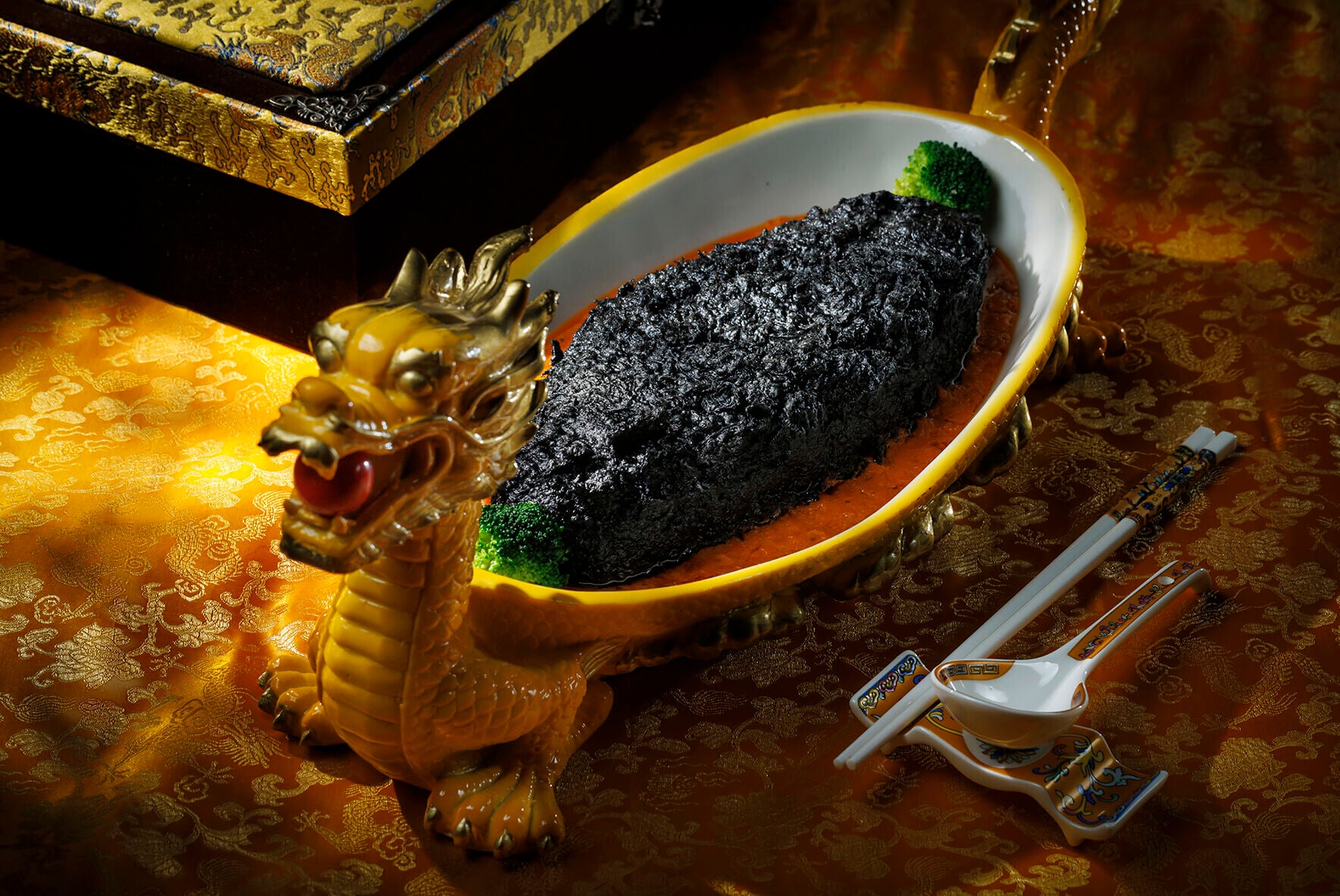 Chinesology Braised Sea Cucumber in Casserole 龍船海參