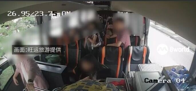 屯門新會商會中學校長李卓興率領新加坡遊學團期間,在當地與保安員爭執
