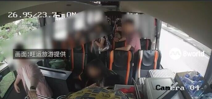 屯門新會商會中學校長李卓興率領新加坡遊學團期間,在當地與保安員爭執