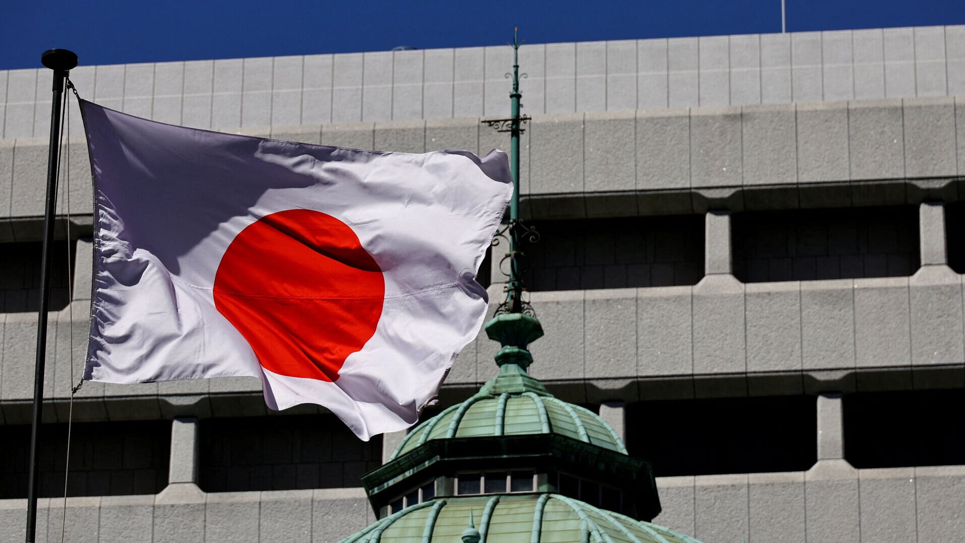日圓匯價走強，市場猜測日本政府可能出手干預匯市。(資料圖片/路透社)