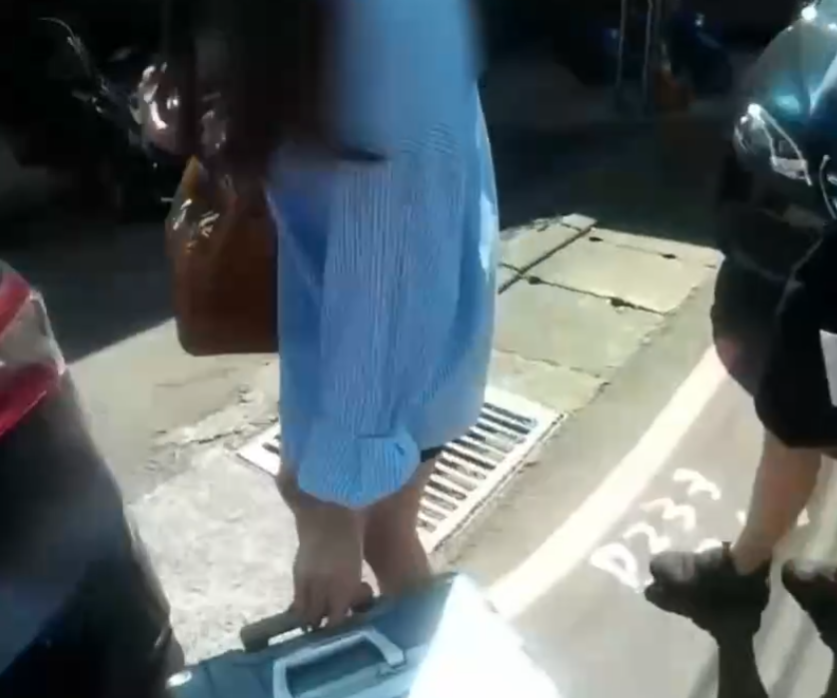 在台灣,新北市汐止分局指日前網絡論壇巡邏發現疑似賣淫的色情貼文,循線調查逮捕一名泰國籍「女子」,惟警方查證護照後,竟發現對方是一名40歲男子。(影片截圖)