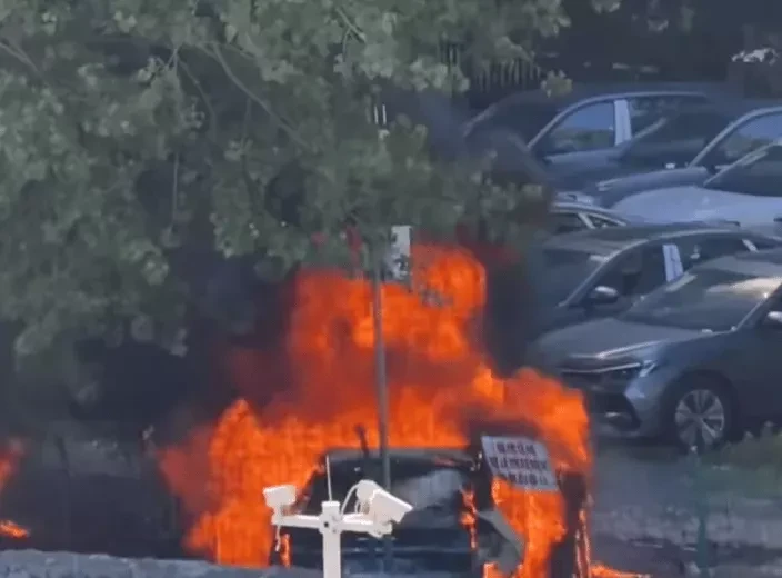 遼寧省大連市近日發生停車場火燒車事件