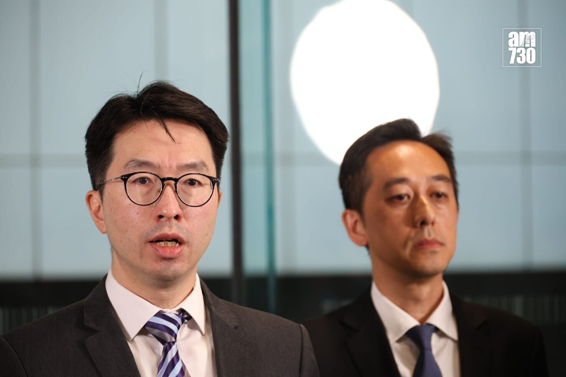 入境事務處助理首席入境事務主任(證件)龔國樑。(鍾式明攝)
