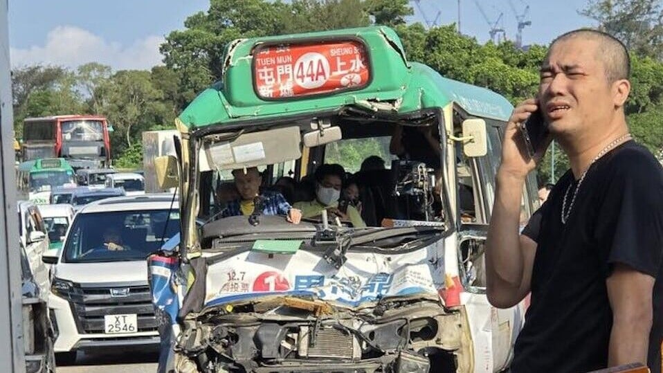 粉嶺公路往九龍方向近客家圍有三車相撞(FB馬路的事討論區圖片）