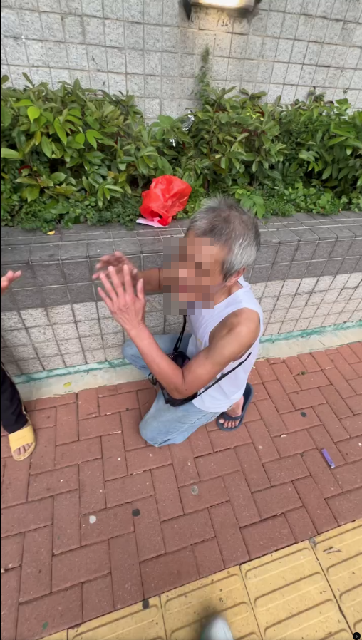 元朗白髮賊偷阿婆袋 囂張翻摷棄花槽 熱心男途人生擒秒變臉「跪地求饒」 (@Threads/daaaaarenttl)