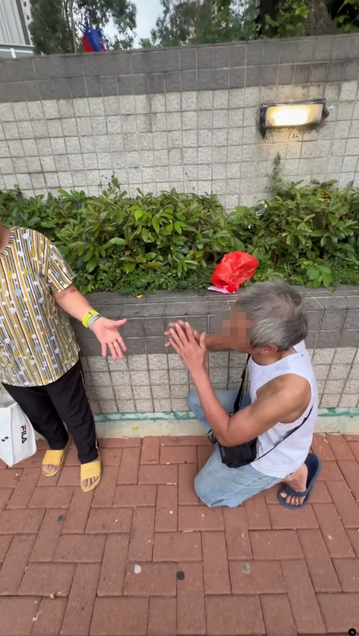 元朗白髮賊偷阿婆袋 囂張翻摷棄花槽 熱心男途人生擒秒變臉「跪地求饒」 (@Threads/daaaaarenttl)