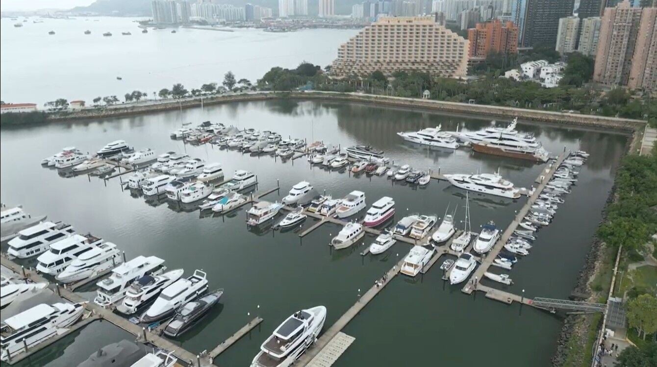 於黃金海岸遊艇碼頭投放約300組蠔殼串,作為蠔礁修復教育的實踐場景。