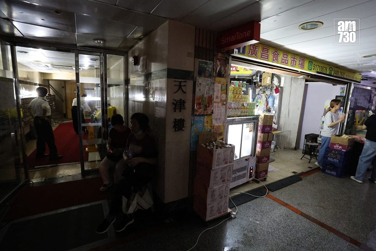 荃灣中心一期停電,商場商舖同受影響。(鍾式明攝)