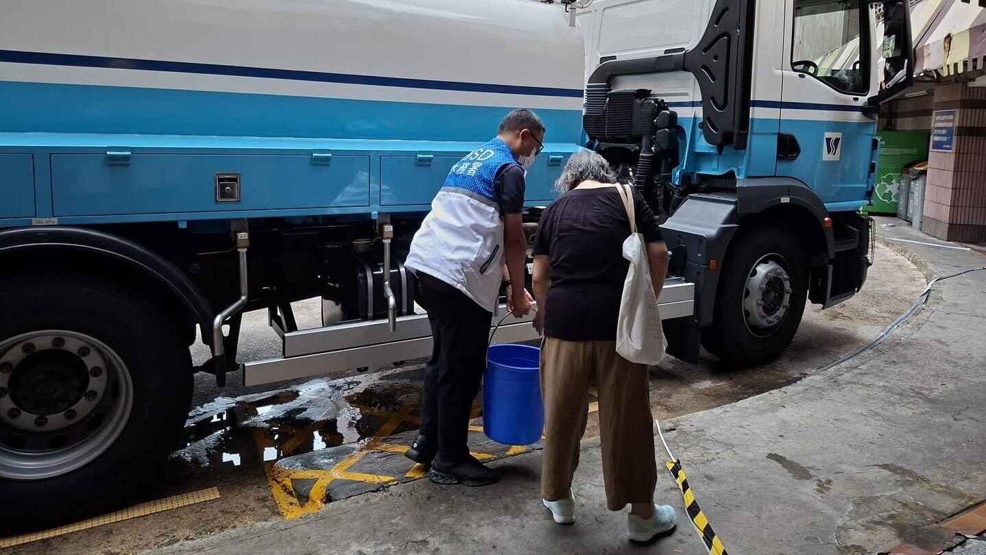 荃灣中心停電｜水務署設置16水箱及2水車　麥美娟料中午前可恢復供電