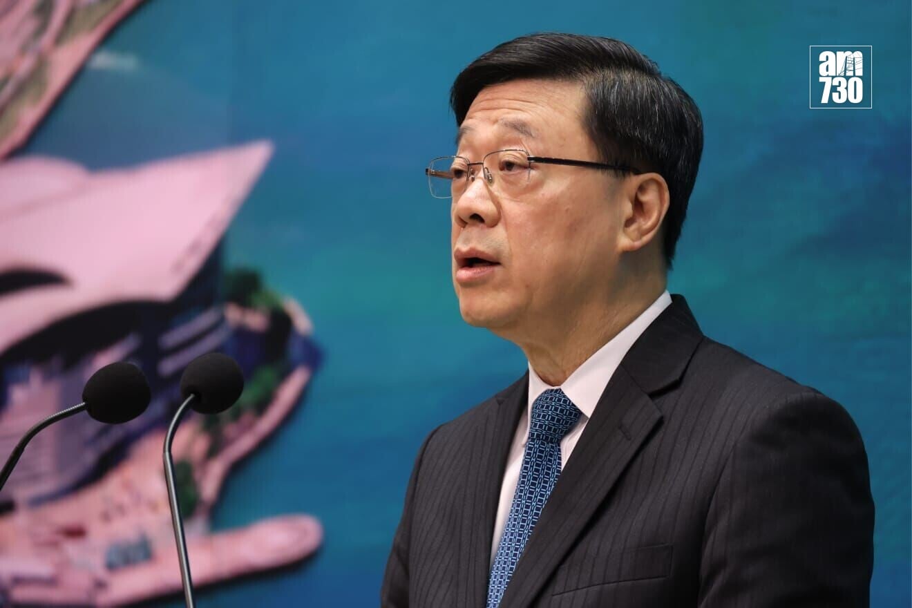 行政長官李家超出席行政會議前見記者(周令知攝)