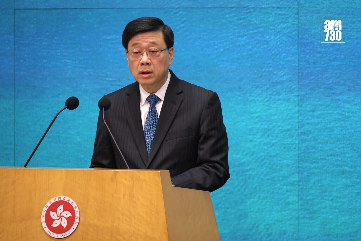 行政長官李家超出席行政會議前見記者(周令知攝)