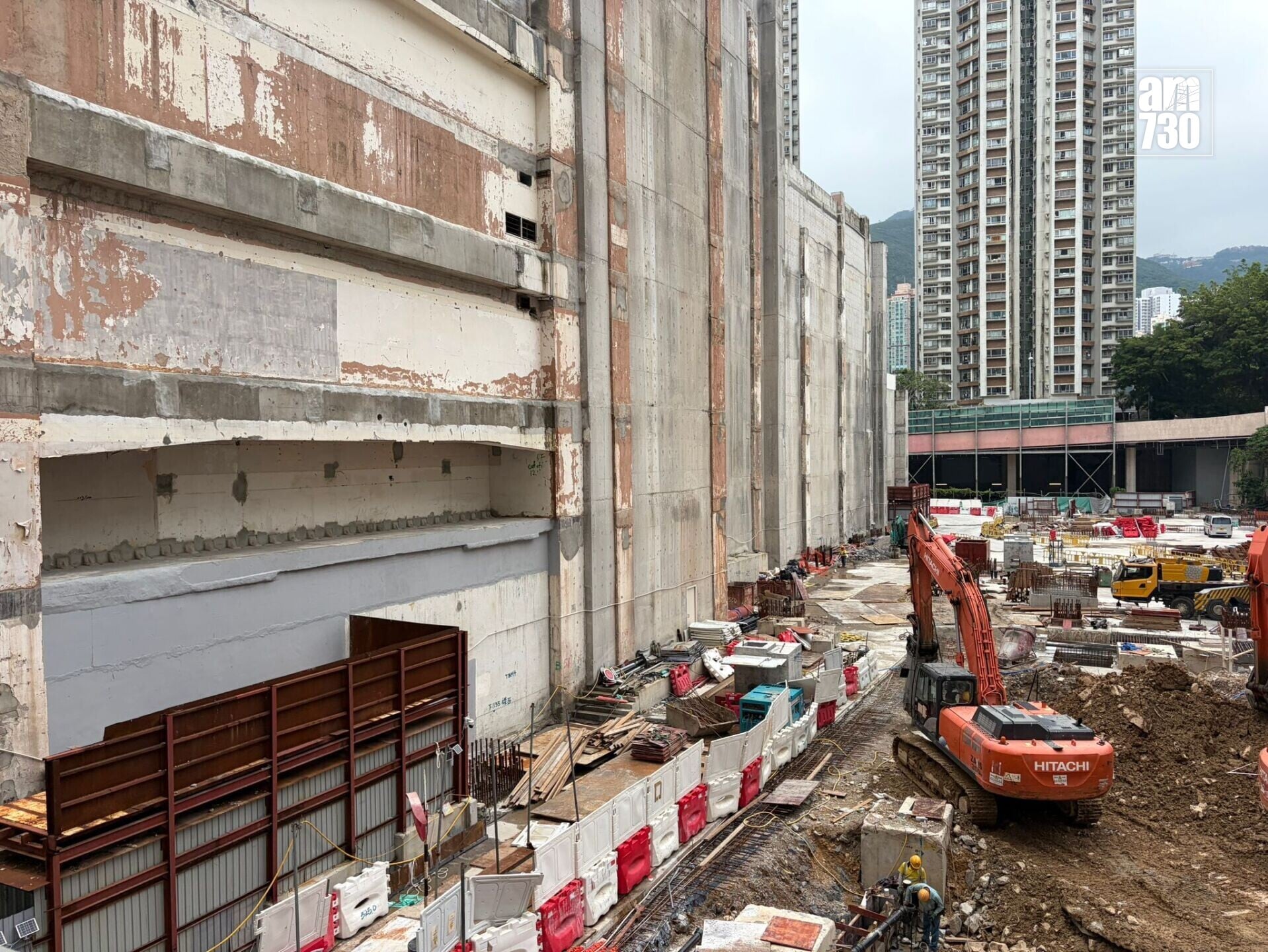 港燈伙拍長實在鴨脷洲海怡半島附近的怡雅路2號合作興建酒店項目。地基工程預計在2026年中完成,酒店暫定在2029年底前完工。(am730記者攝)