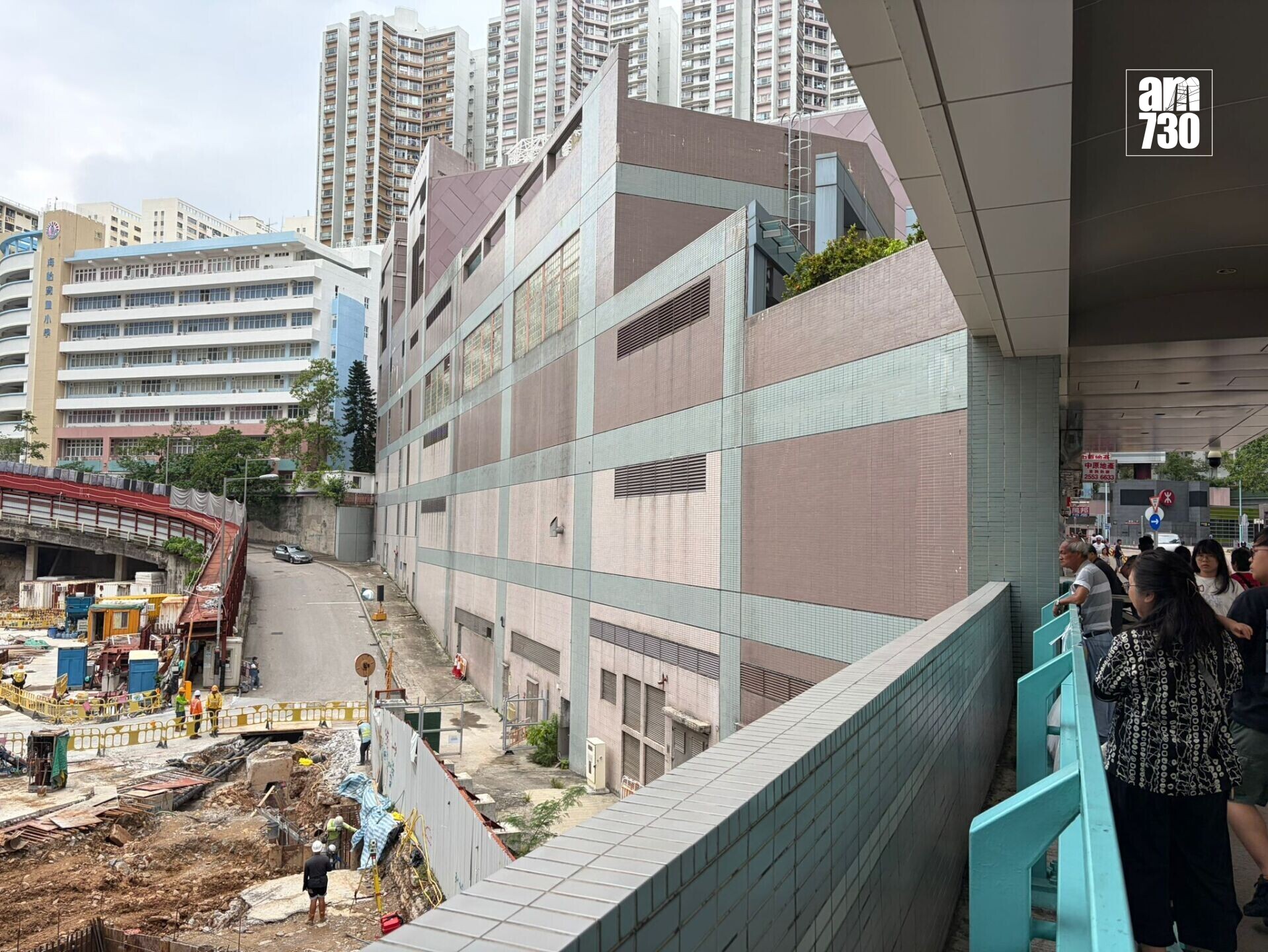 港燈伙拍長實在鴨脷洲海怡半島附近的怡雅路2號合作興建酒店項目。地基工程預計在2026年中完成,酒店暫定在2029年底前完工。(am730記者攝)