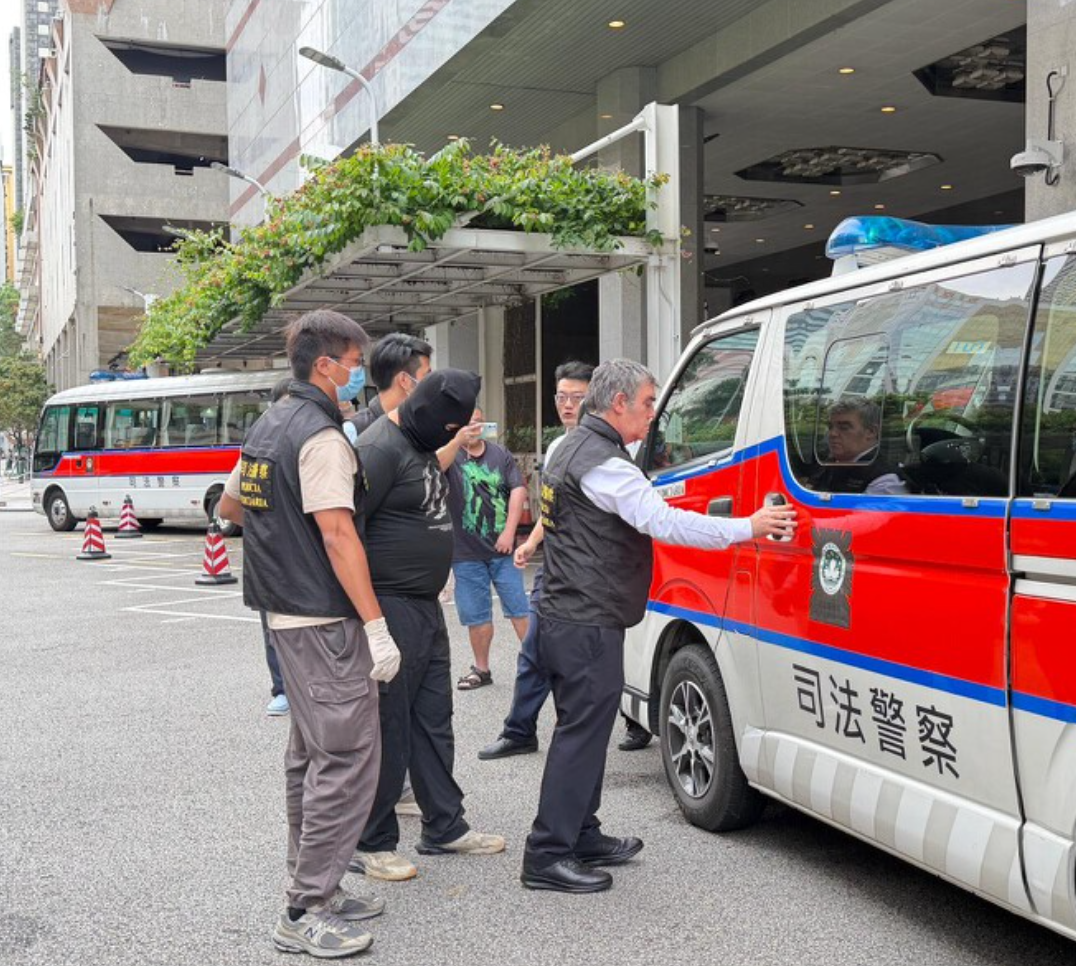 澳門司警周一(8日)偵破當地歷來最大宗的偷運大麻案件,檢獲35公斤大麻花,市值約3,500萬澳門幣,拘捕一名涉案25歲香港男子。(澳廣視)