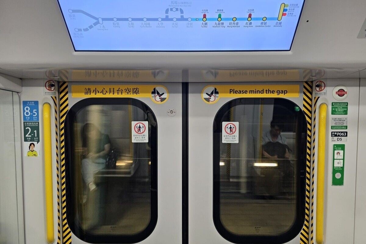 港鐵將陸續為東鐵綫列車加裝全新車廂編號貼紙,並與月台幕門採用一致的編號系統。