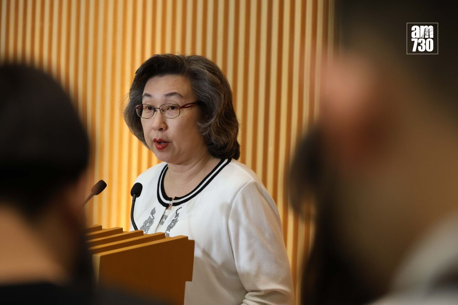 楊何蓓茵在電台節目說,加薪是肯定公務員工作及維持士氣,希望與私營市場不要相差太遠(資料圖片)