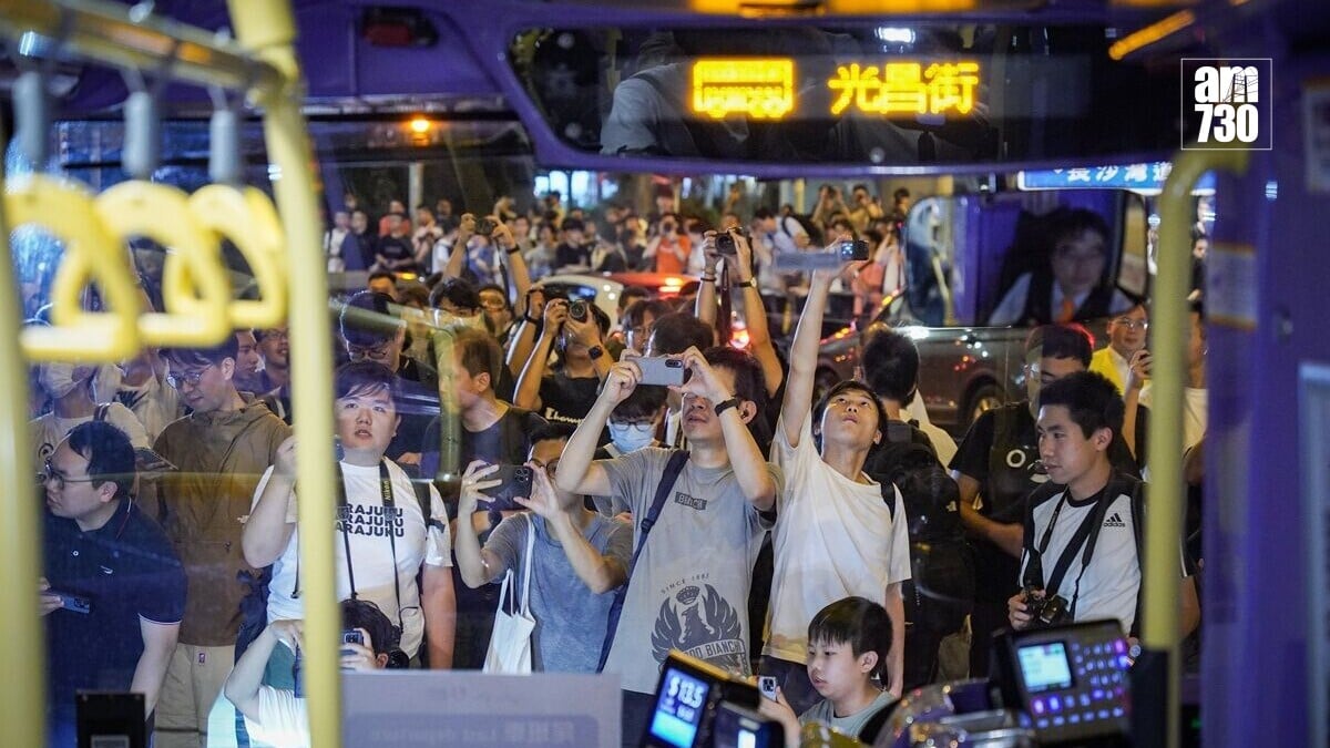 巴士迷不時出席官方舉辦活動、自發歡送或體驗新路線、車型等。(資料圖片)