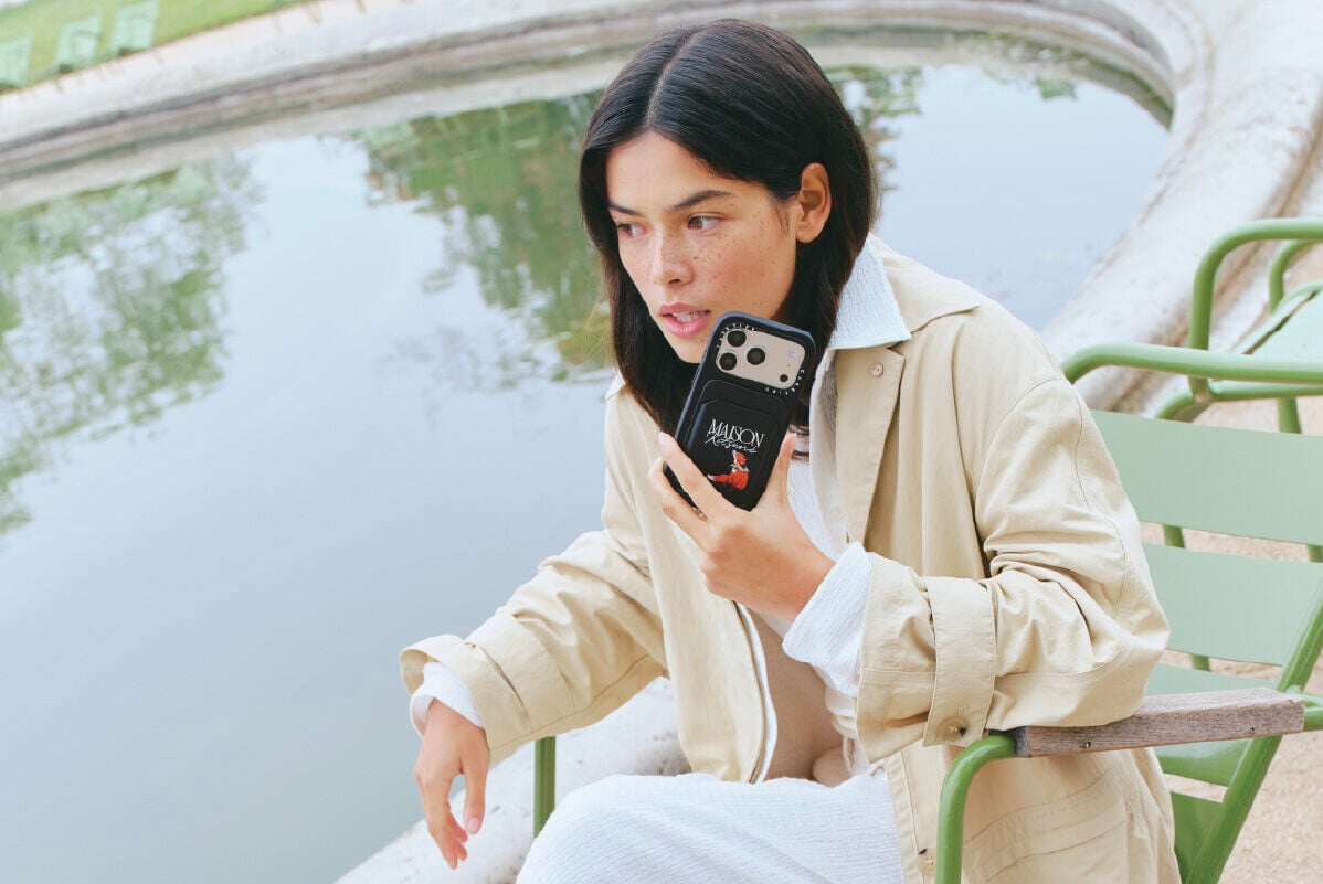 Maison Kitsuné再聯乘CASETiFY 毛絨耳機收納袋成焦點