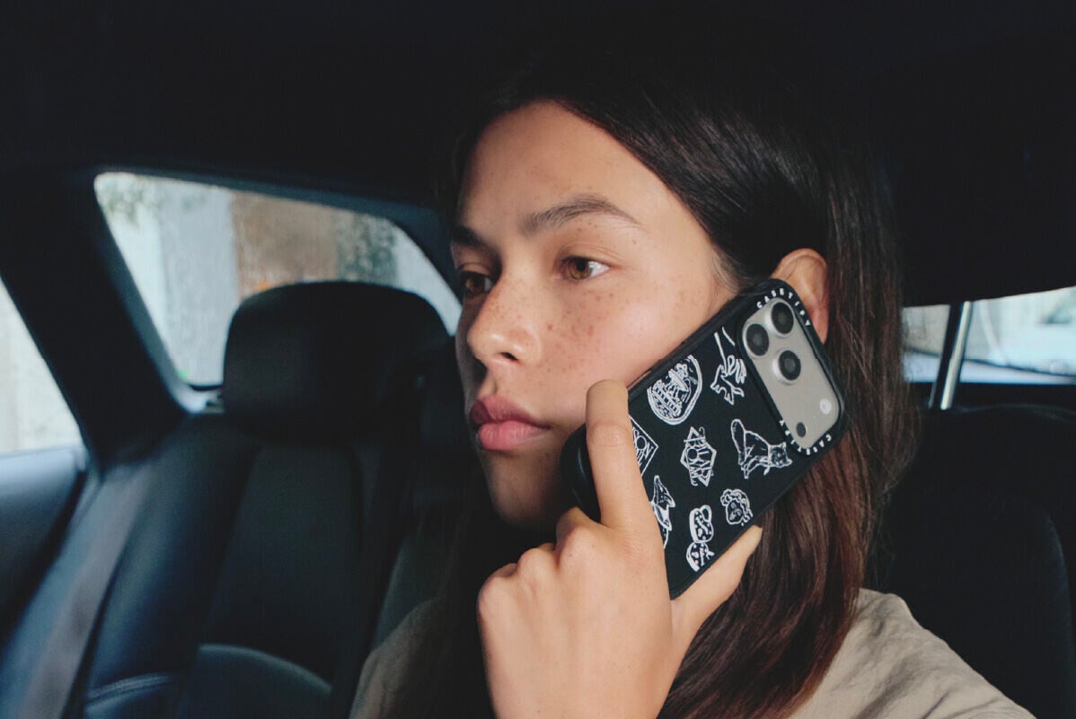 Maison Kitsuné再聯乘CASETiFY 毛絨耳機收納袋成焦點