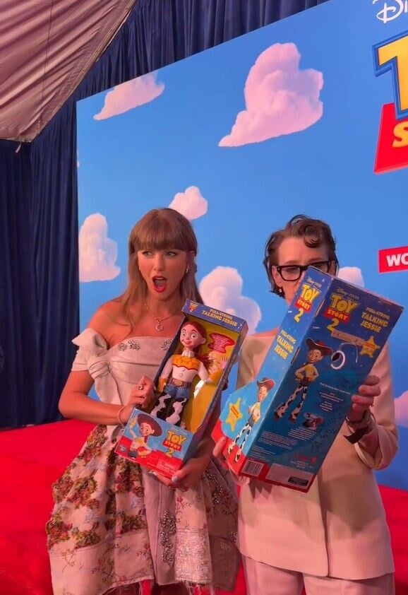 Taylor Swift love these Jessie dolls