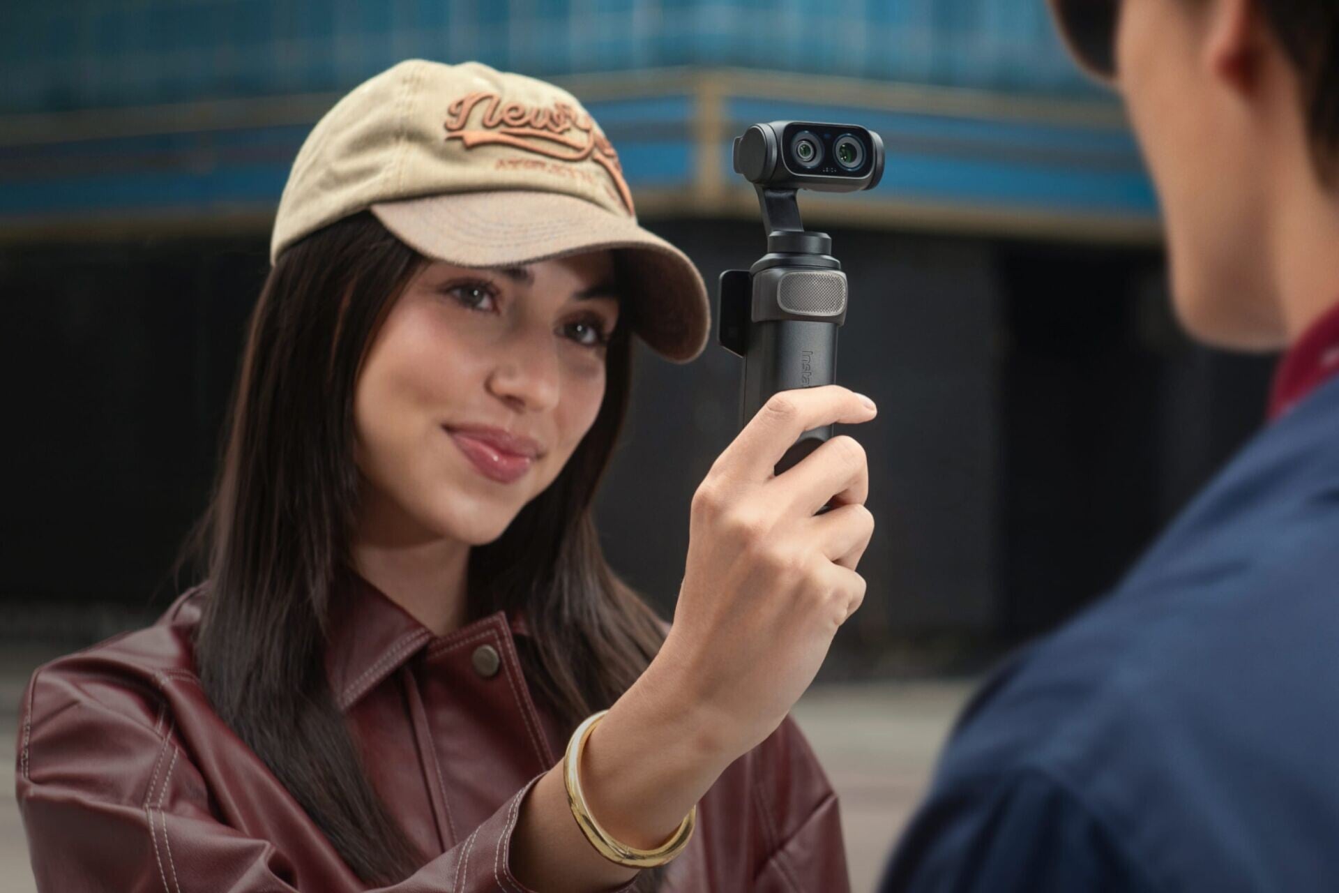 Insta360 Luna Ultra內置3軸機械防震系統。