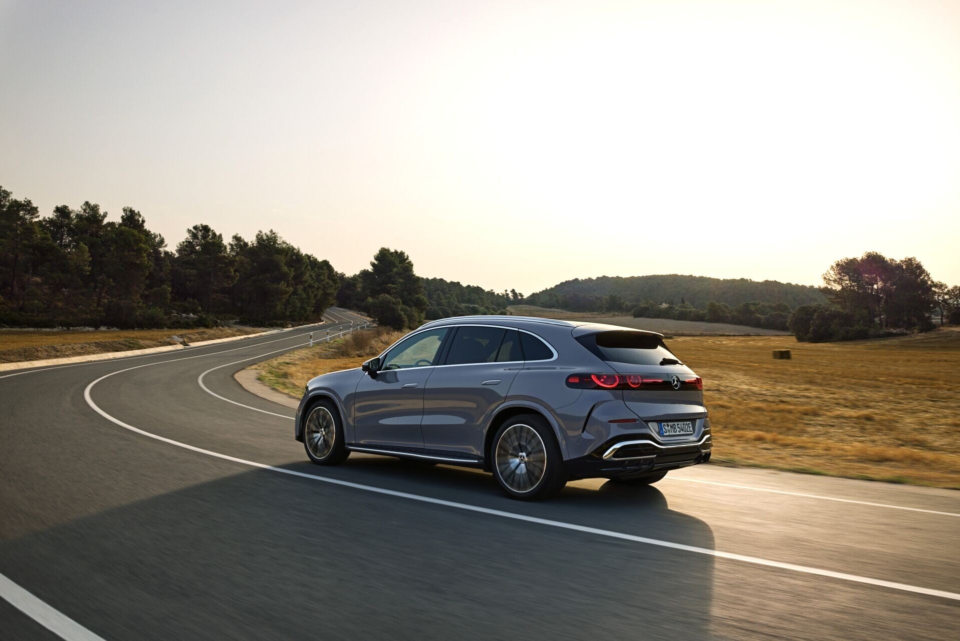 電動車|GLC 250前後帶來運動線條。